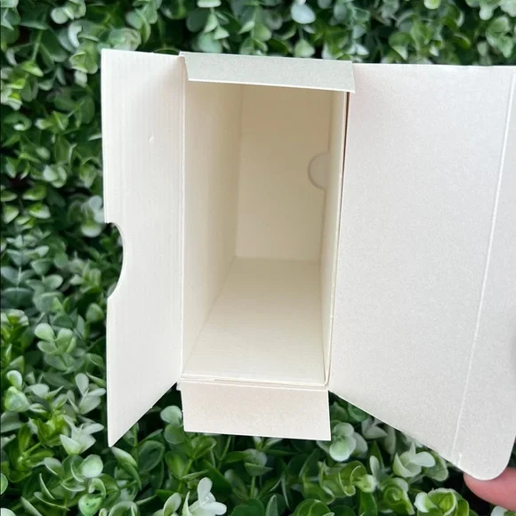 CHANEL Limited Edition Holiday Beauty 2025 Gift Box - Picture 6 of 11